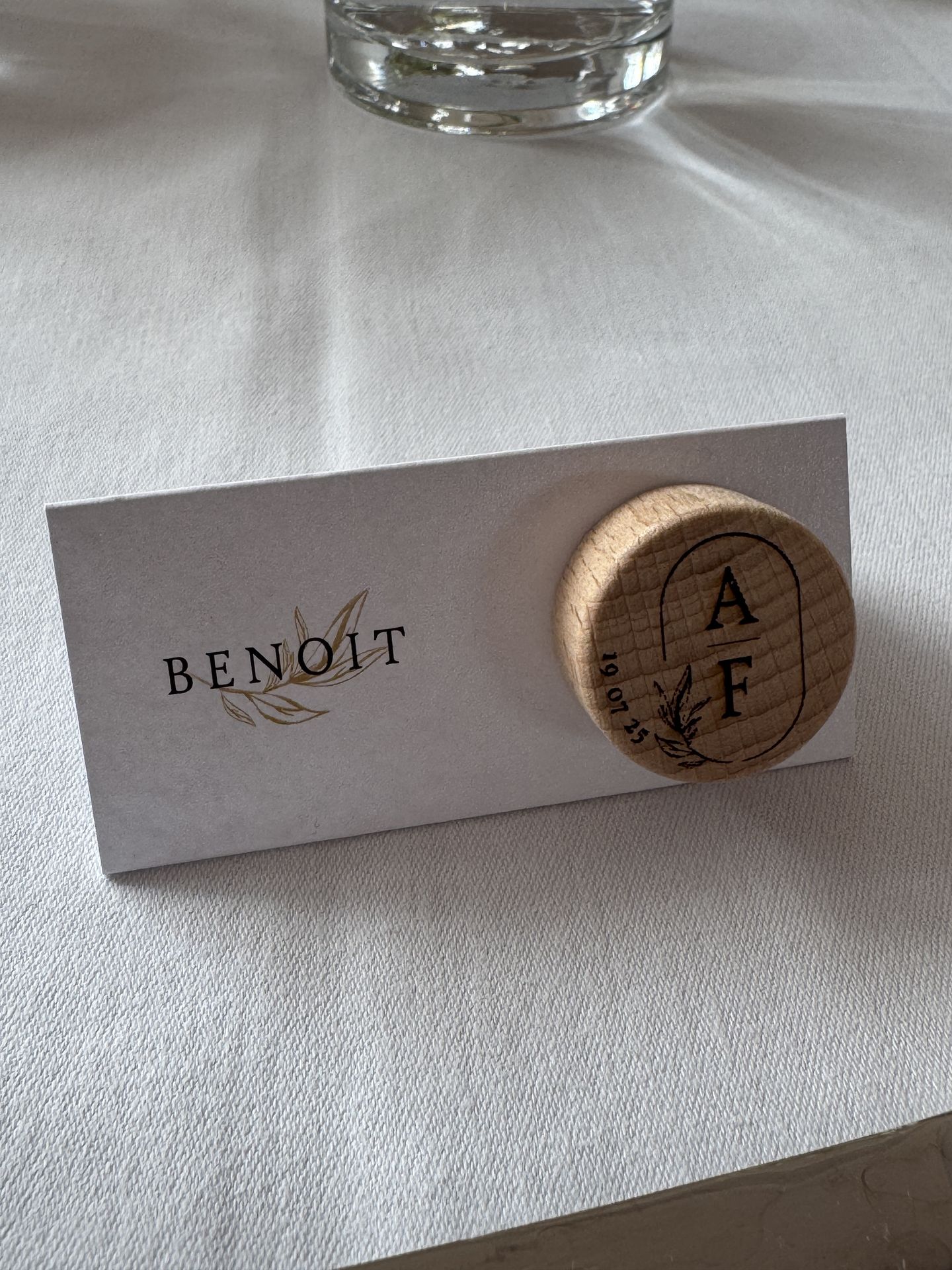 Mariage Domaine de la Jousselinière marque place et cadeaux invités bouchon de vin personnalisé