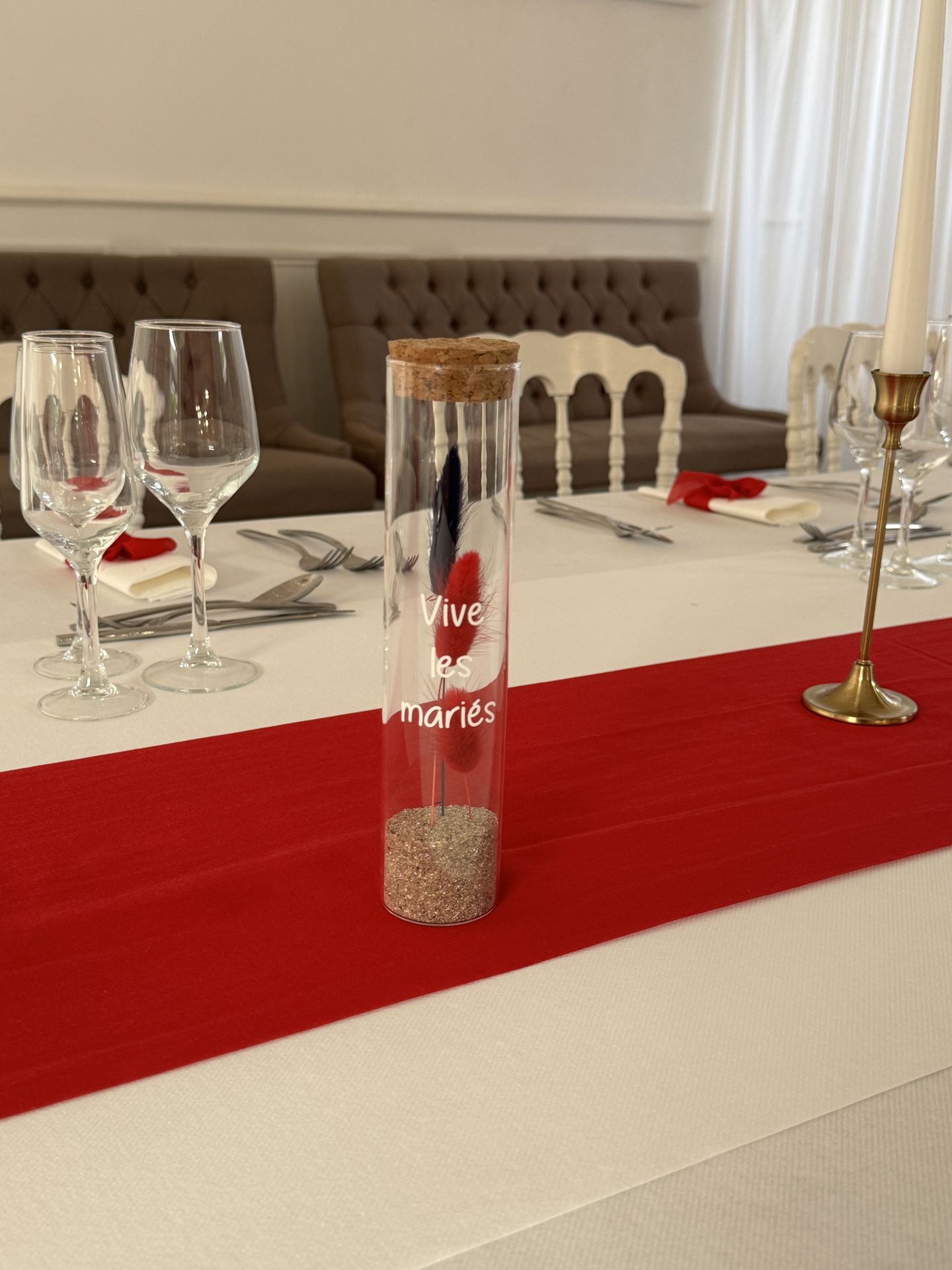 Mariage Domaine de la Jousselinière éprouvette personnalisé chaton bleu et rouge sable