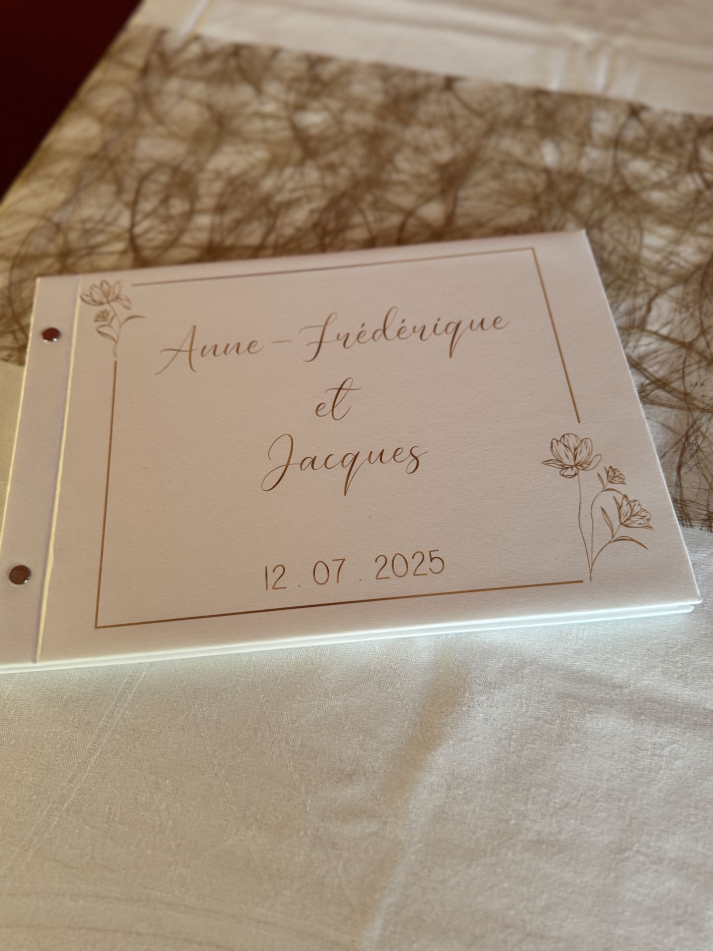 Mariage Espace Convivial livre d'or blanc et dorée