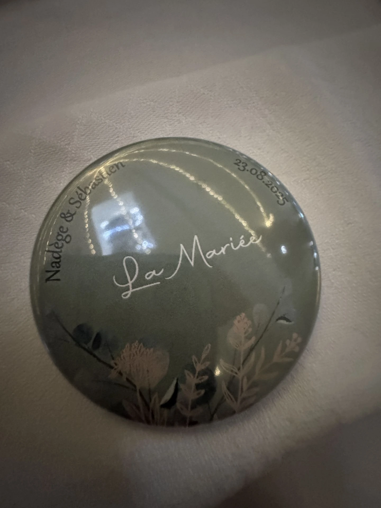 Mariage Espace convivial cadeaux invités miroir personnalisé