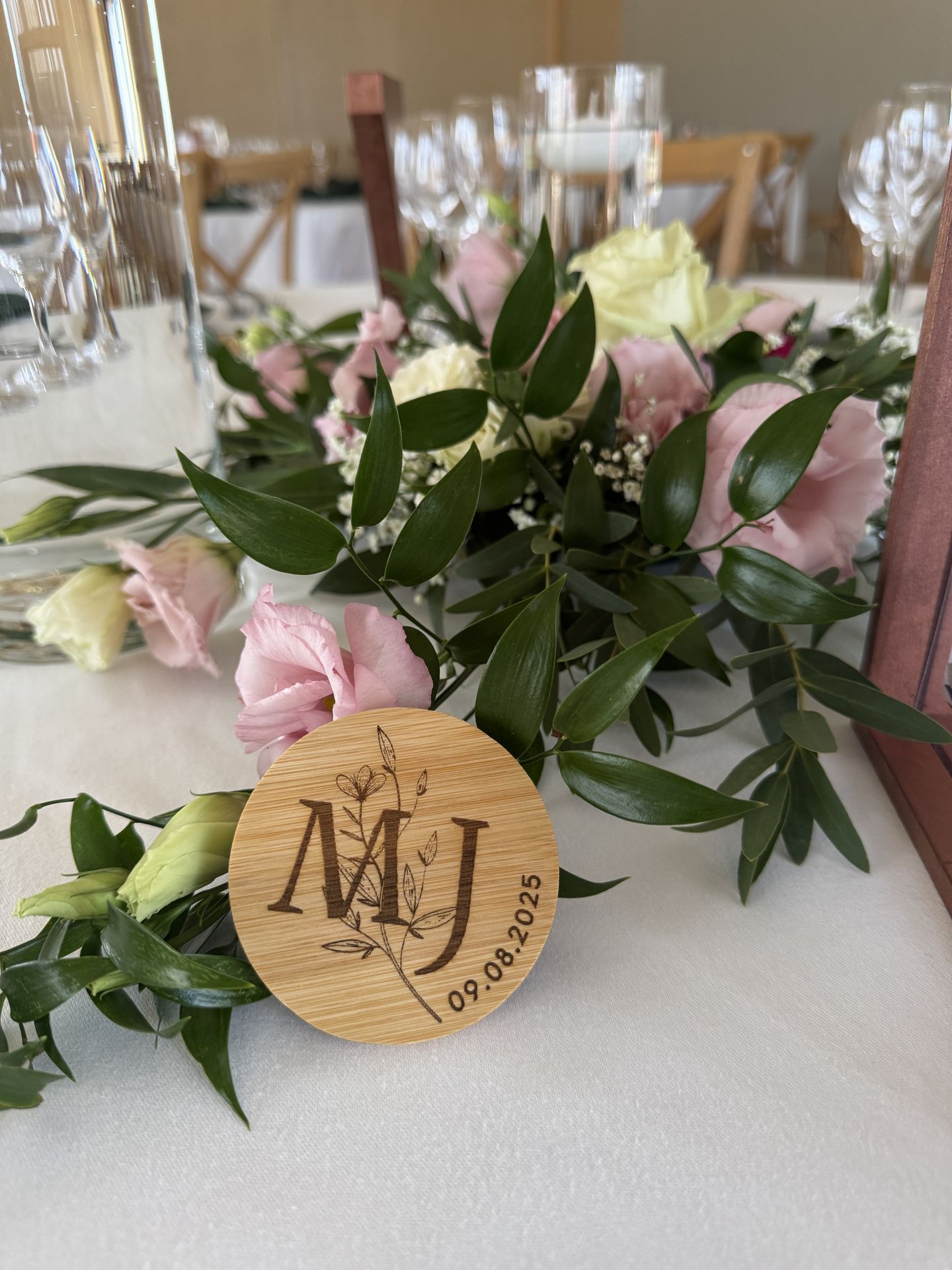 Mariage Domaine 4 Plumes cadeaux invités miroir en bois personnalisé