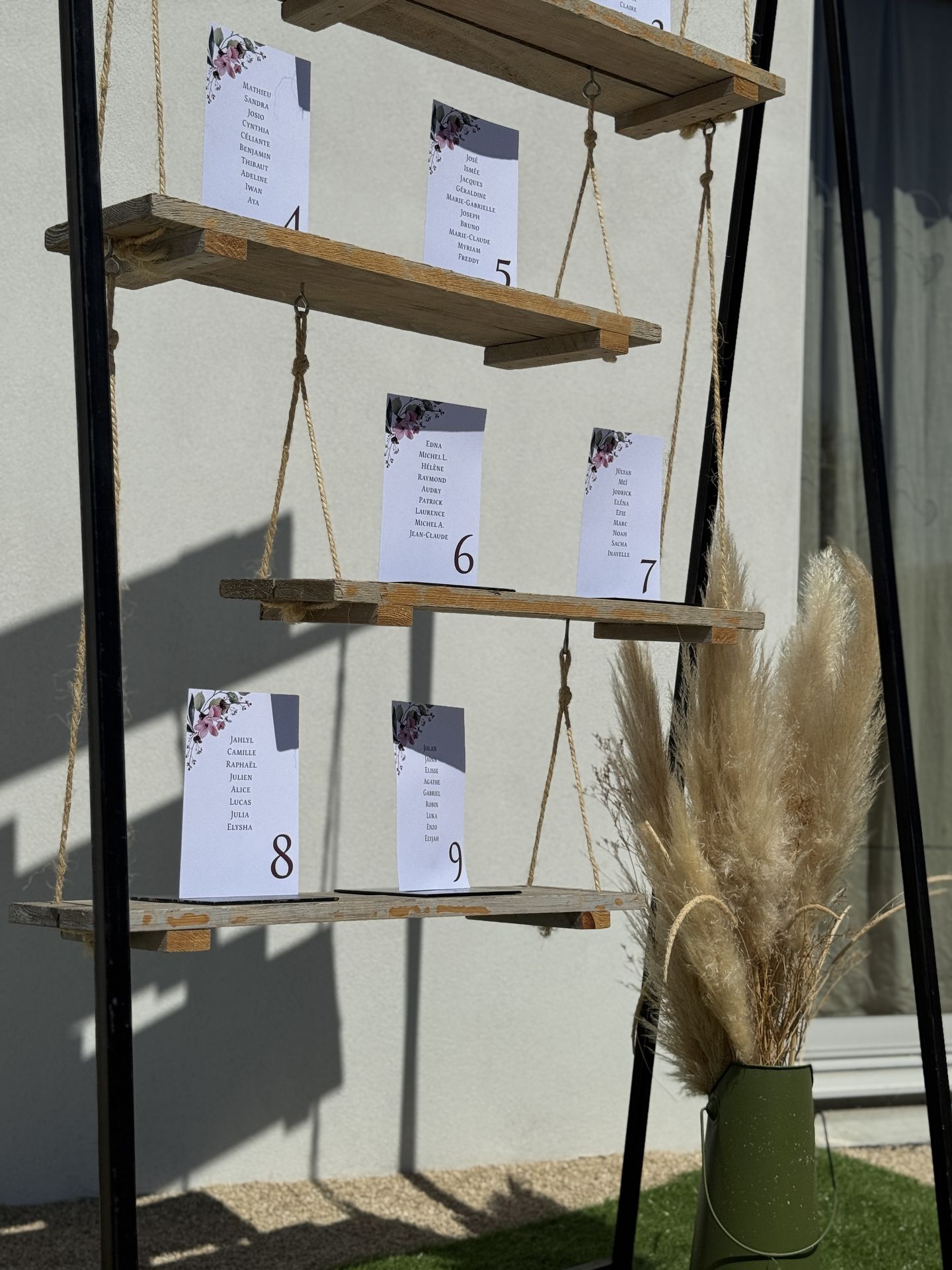 Mariage Domaine 4 Plumes plan de table balançoire vase pampas