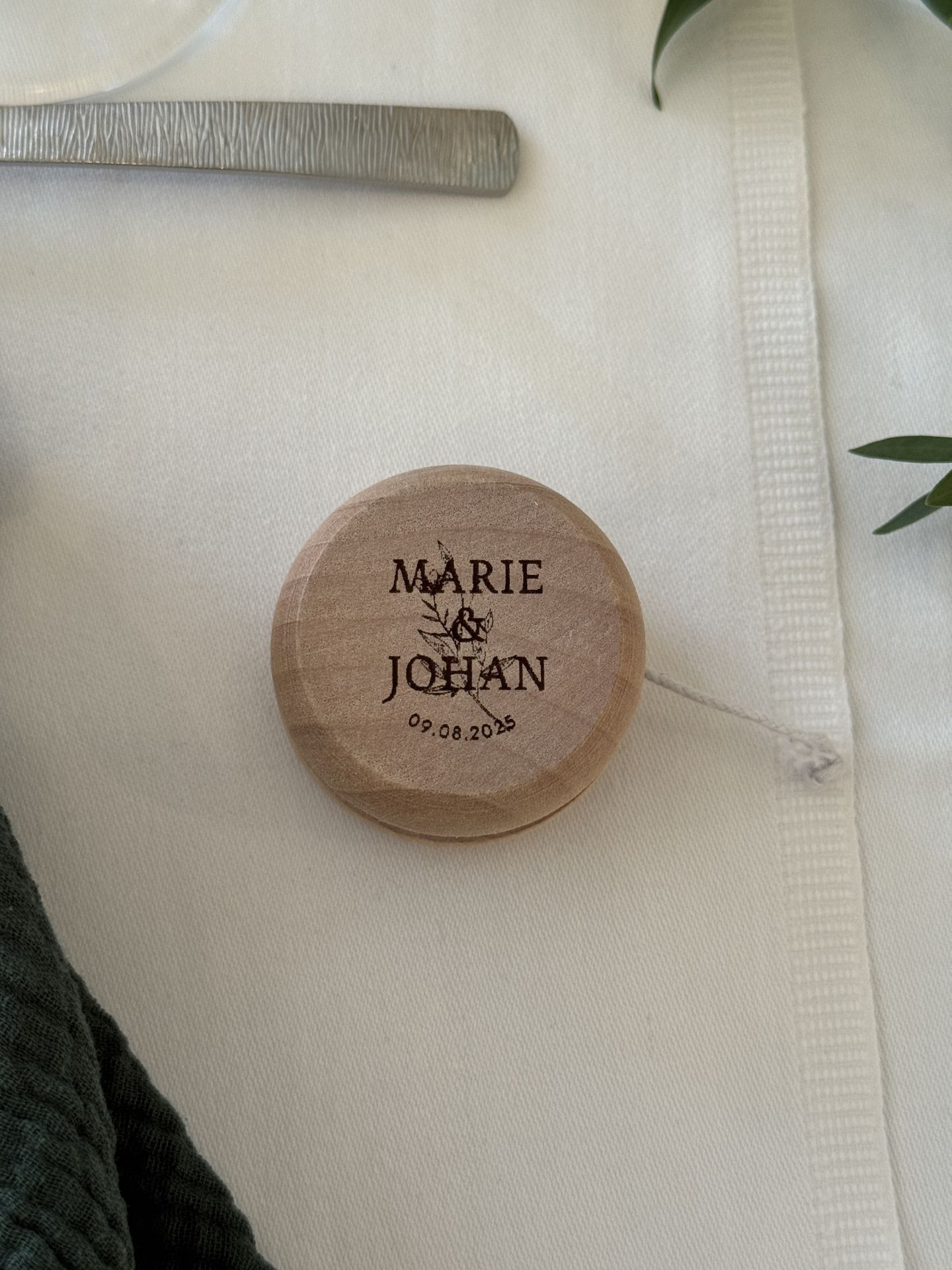 Mariage Domaine 4 Plumes cadeaux invités yoyo personnalisé