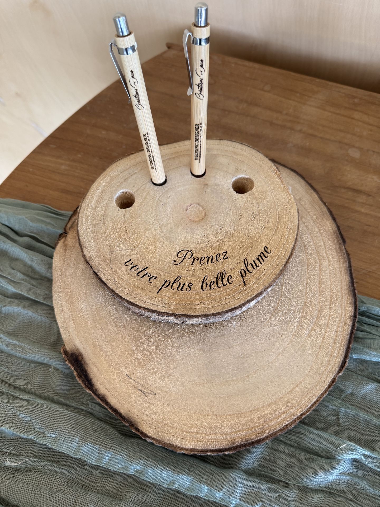 Mariage Domaine 4 Plumes porte crayon rondin en bois
