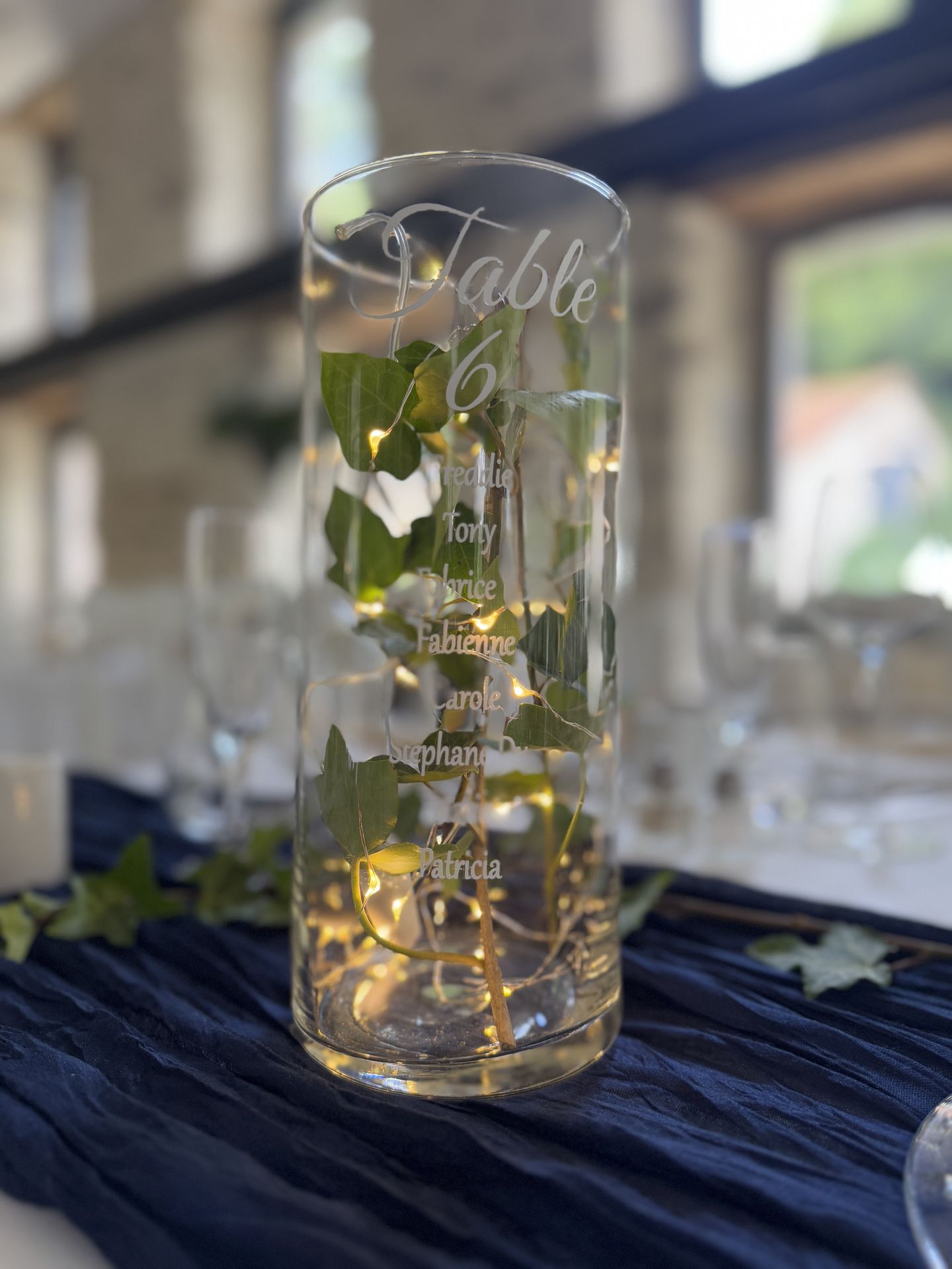 Mariage Moulin de Grenon nom d table vase transparents lière et leds