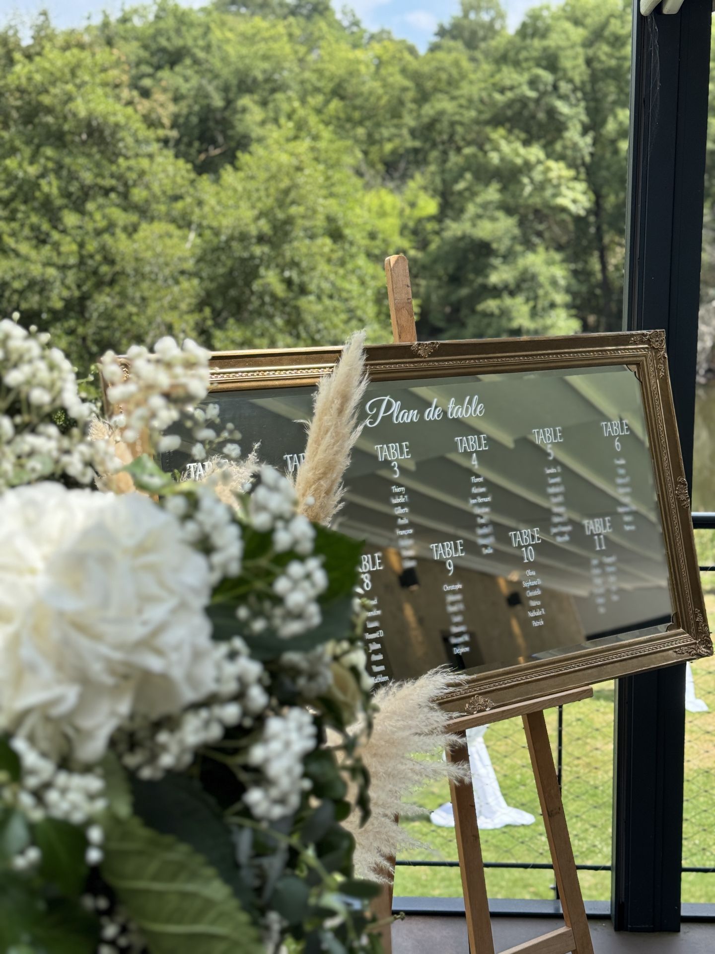Mariage Moulin de Grenon plan de table miroir dorée composition florale