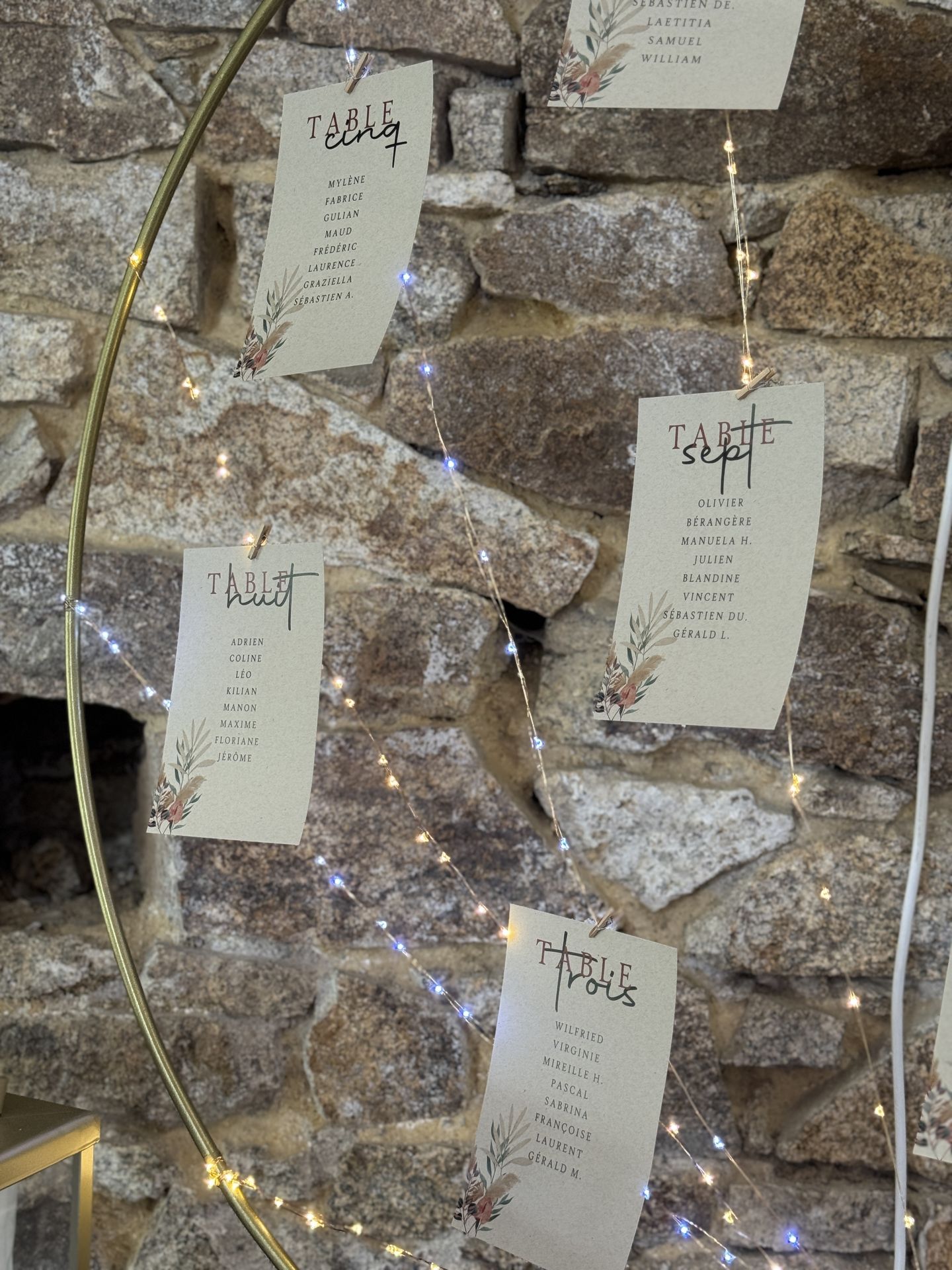 Mariage Domaine de Marin plan de table rond guirlande leds