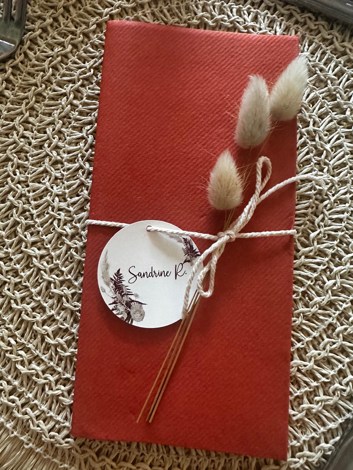 Mariage Salle Côté Jardin serviette terracotta chaton et marque place en papier