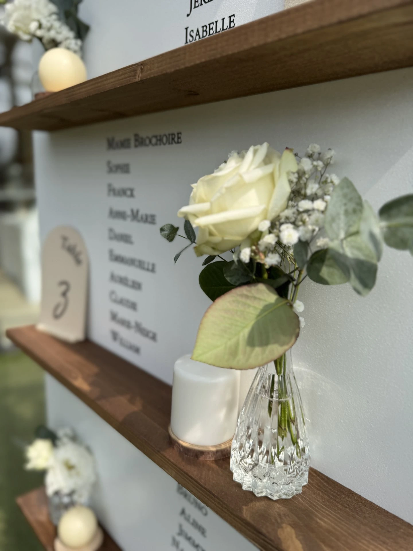 Mariage La Vallée de la Roche plan de table rectangle sable et blanc personnalisé vase pampas fleurs