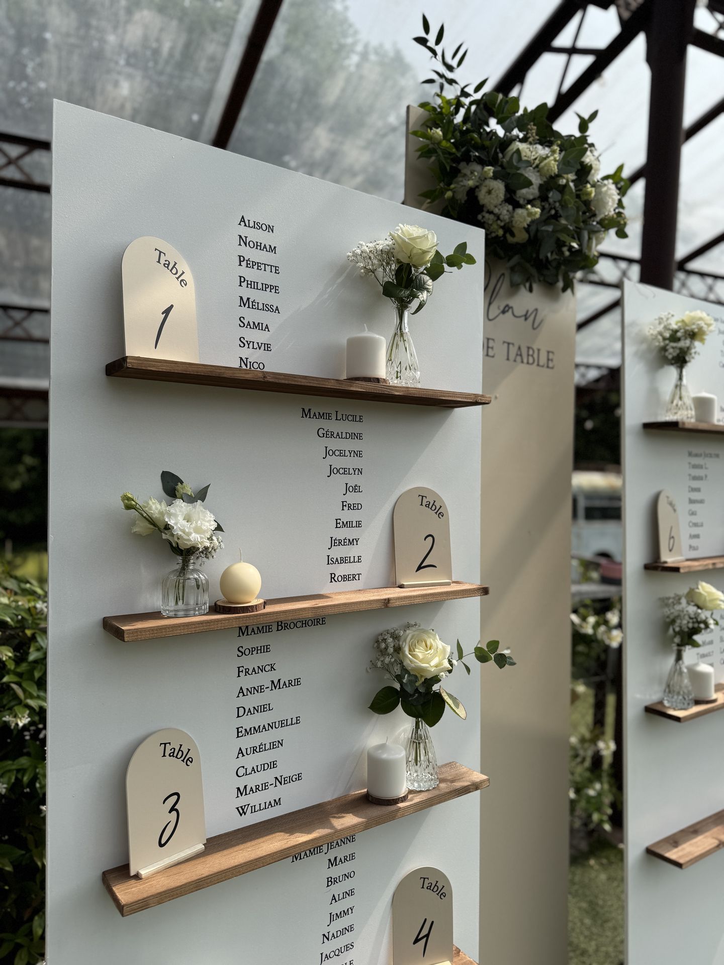 Mariage La Vallée de la Roche plan de table rectangle sable et blanc personnalisé vase pampas fleurs