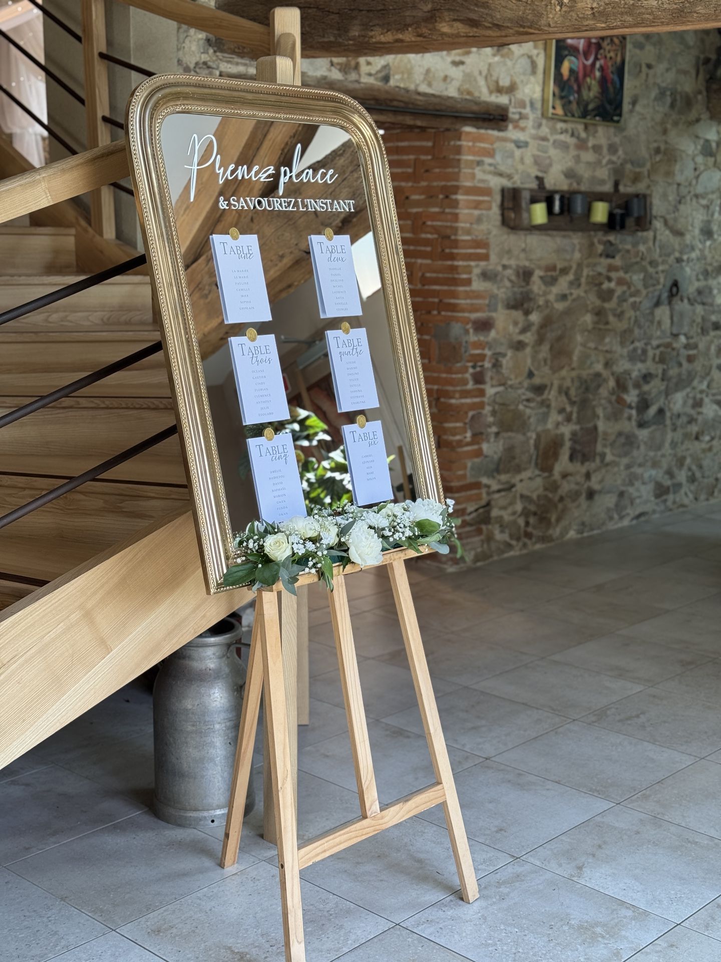 Mariage Domaine de Marin plan de table miroir dorée arrondi seau dorée impression