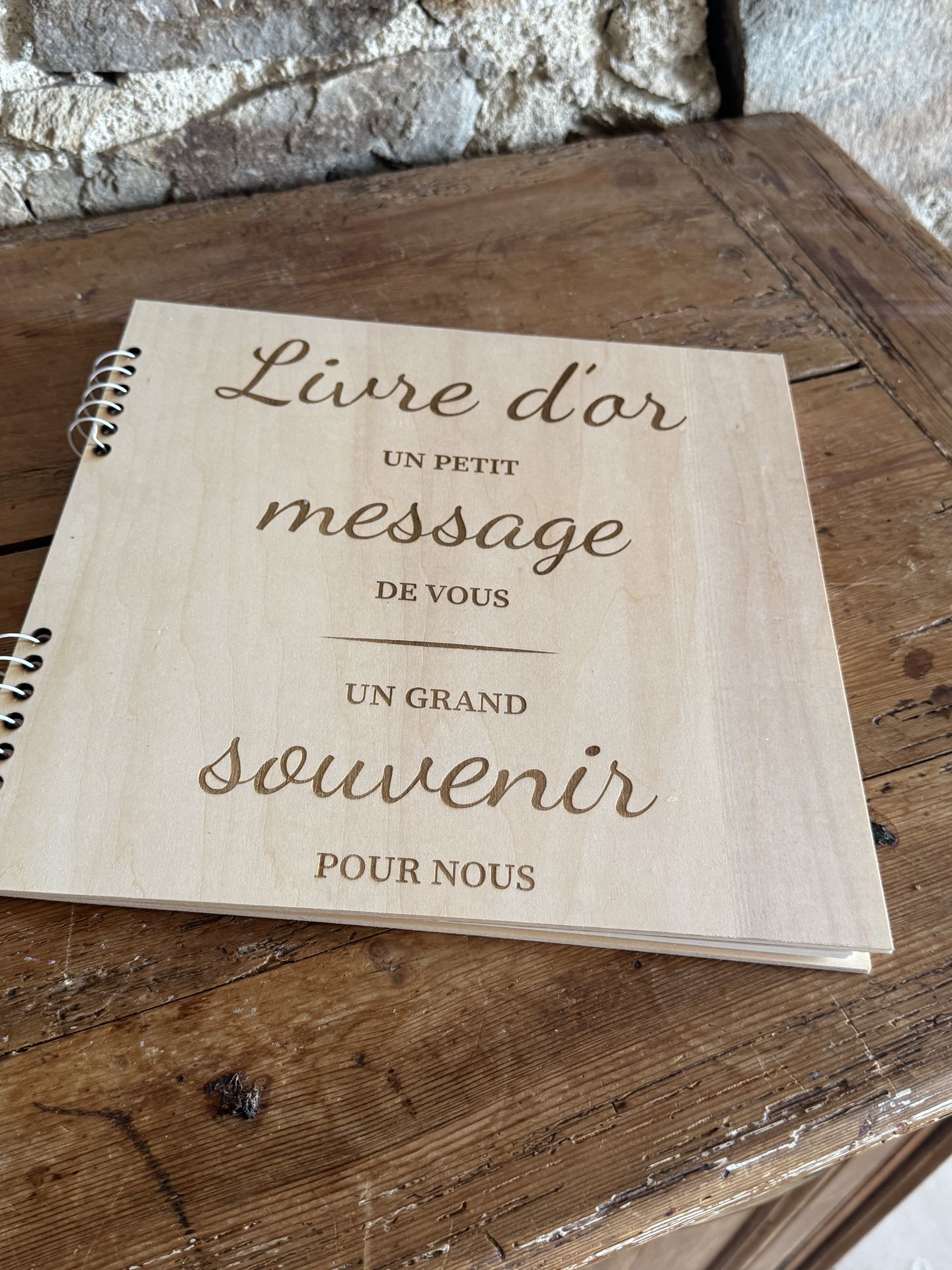 Mariage Domaine de Marin livre d'or en bois gravée personnalisé