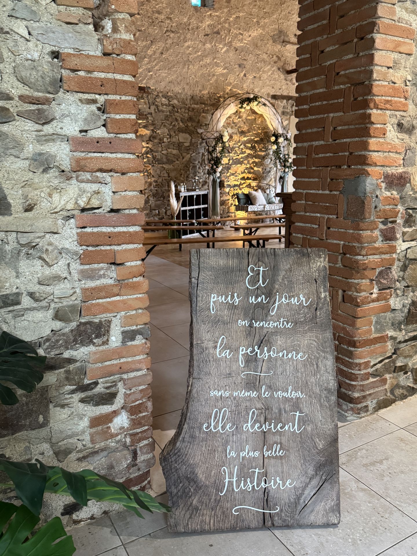 Mariage Domaine de Marin panneau en bois mot personnalisé