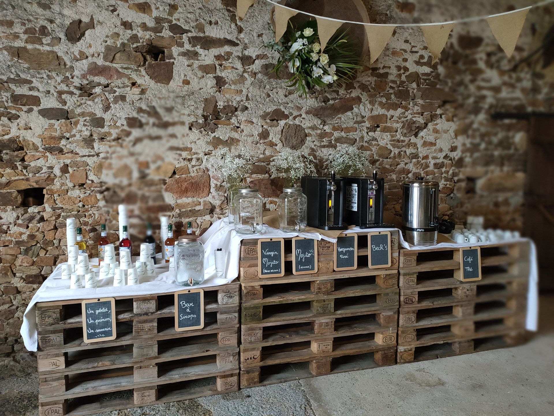 Mariage a domicile bar à boisson palette en bois