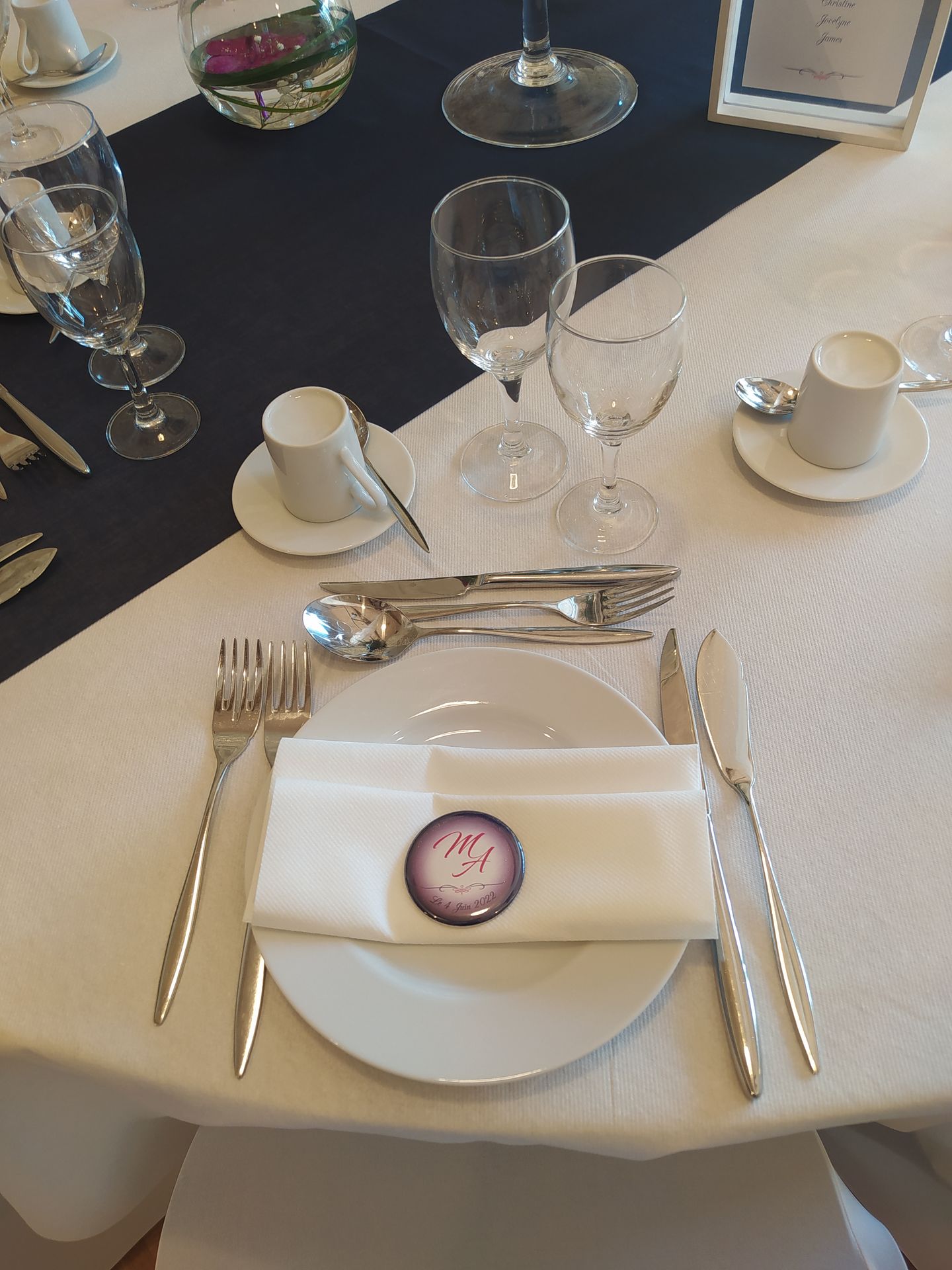 Mariage Domaine de Marin serviette blanche cadeaux invités miroir personnalisé