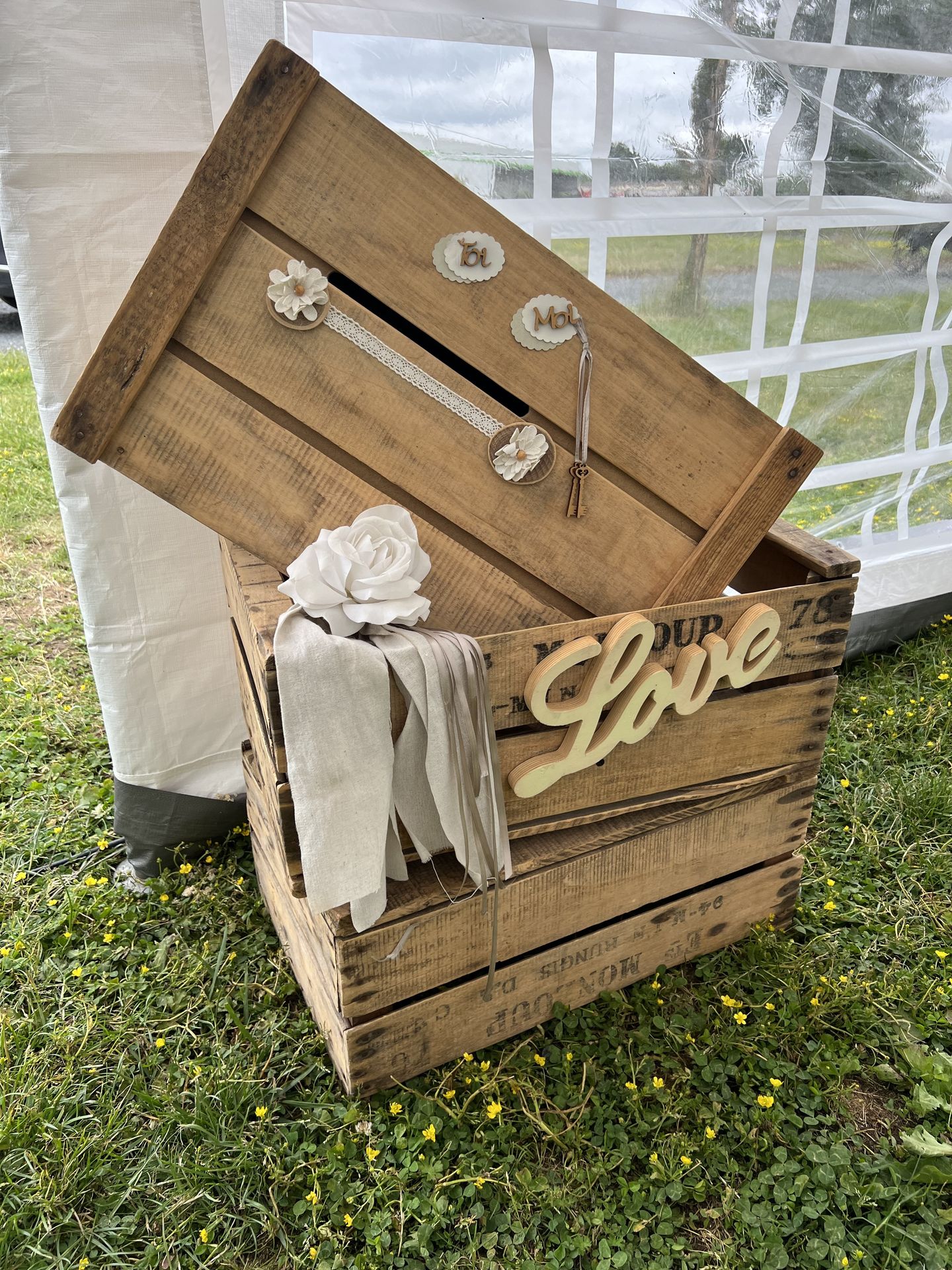 Mariage Salle du Grand Renard caisse à pommes en bois love en bois