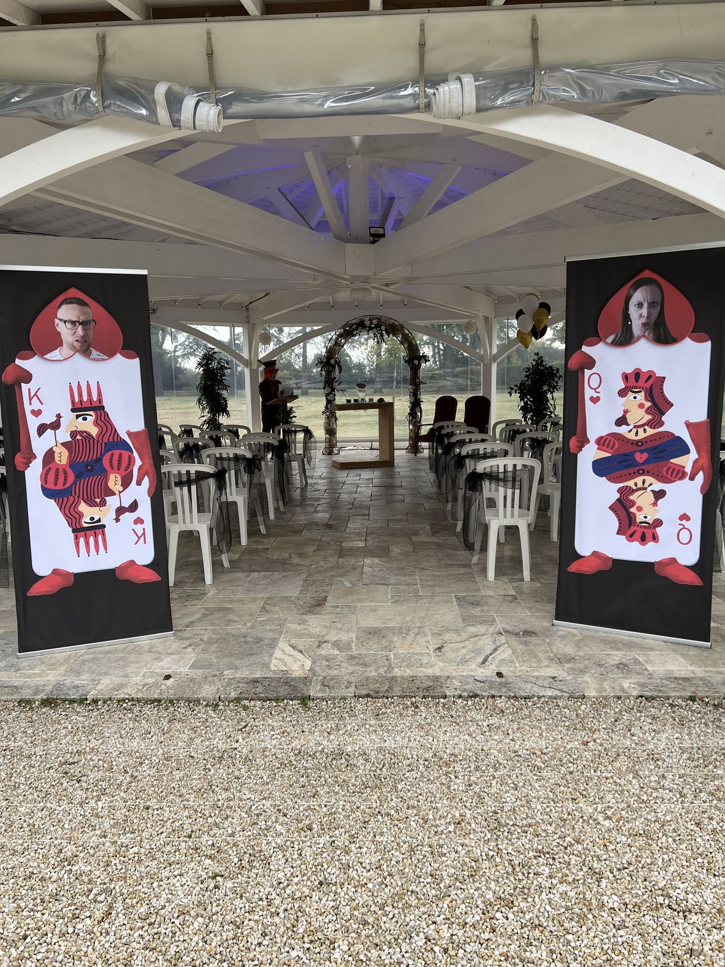 Mariage Domaine de Châtillon cérémonie laique affichage roller jeu de carte