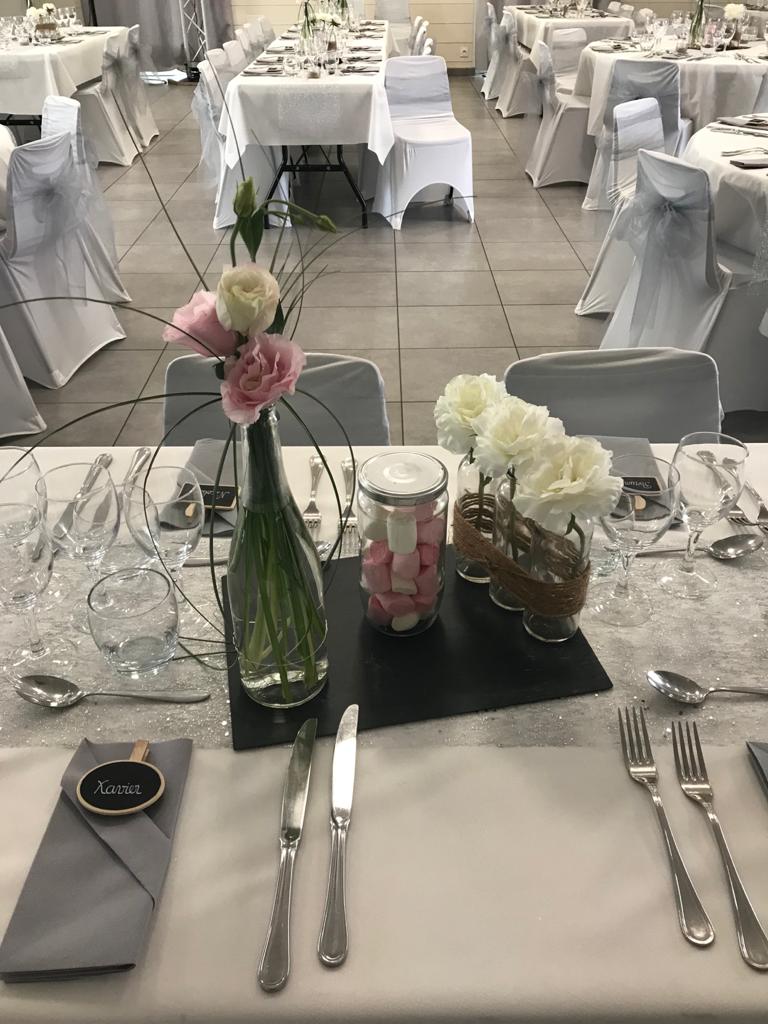 Mariage Le Fief du Vignoble centre de table vase fleurs pot en verre chamallow fleurs blanches