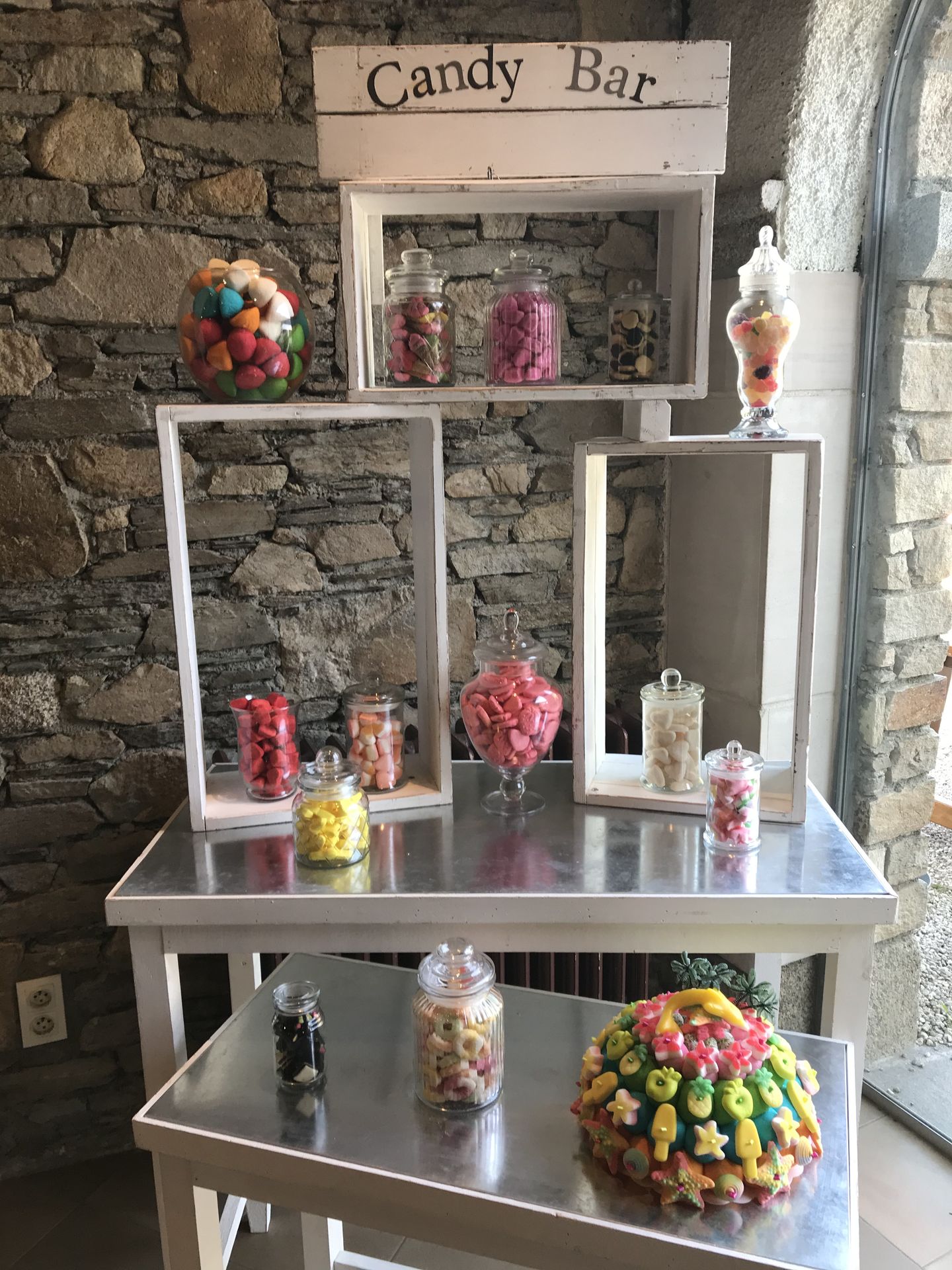 Mariage Château de la Galissonnière bar à bonbon en bois blanc