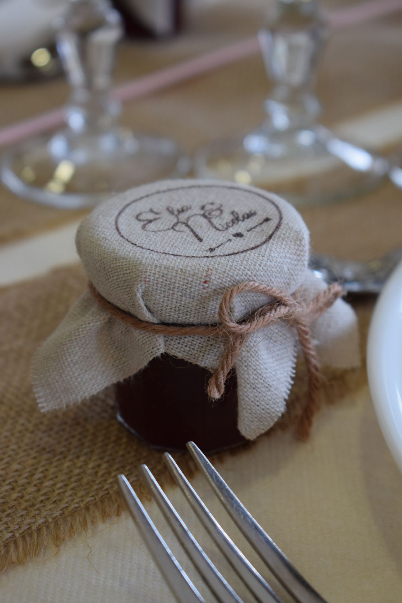 Mariage Salle L'Arc en Ciel cadeaux invités pot de confiture personnalisé