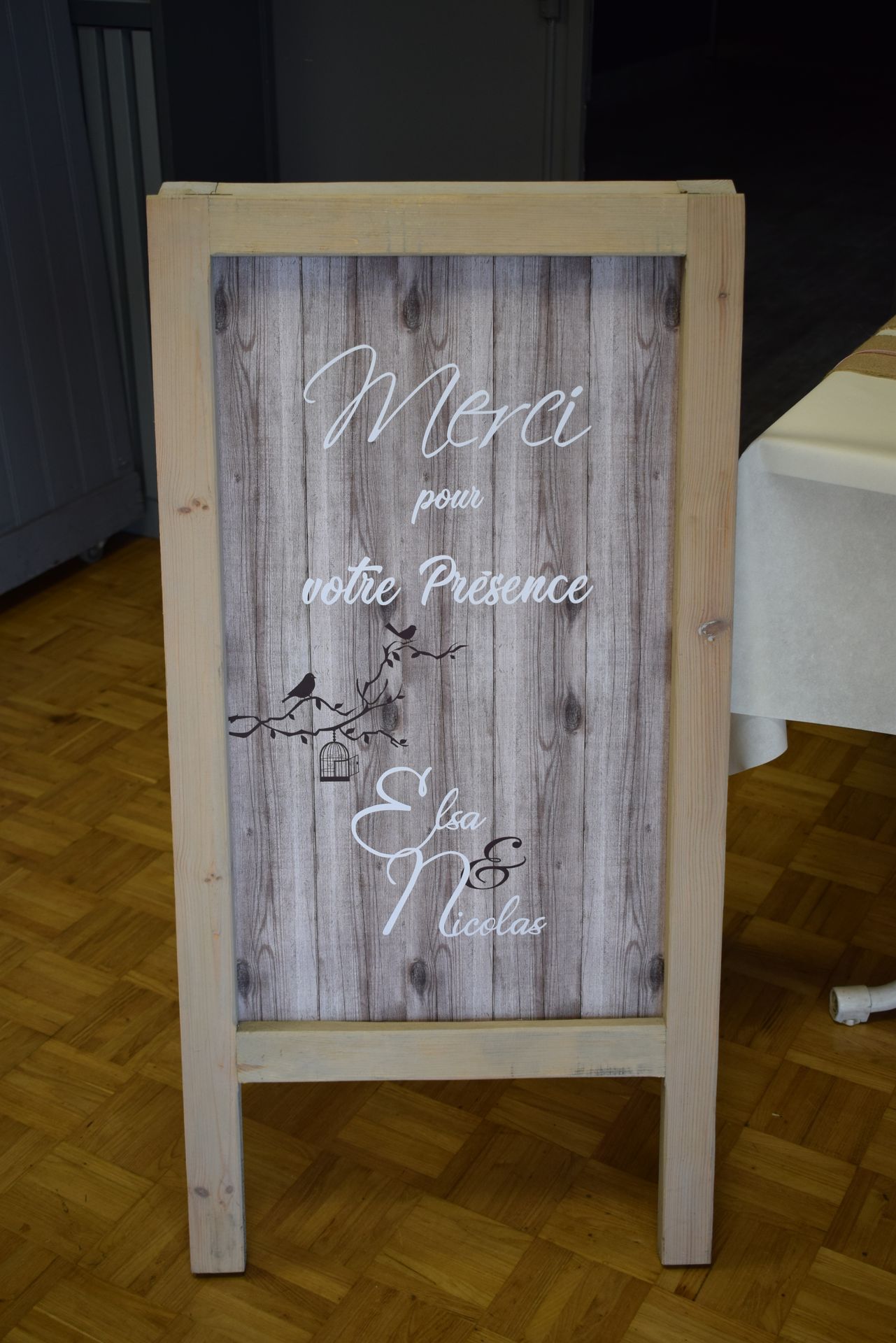 Mariage Salle L'Arc en Ciel panneau de remerciement en bois