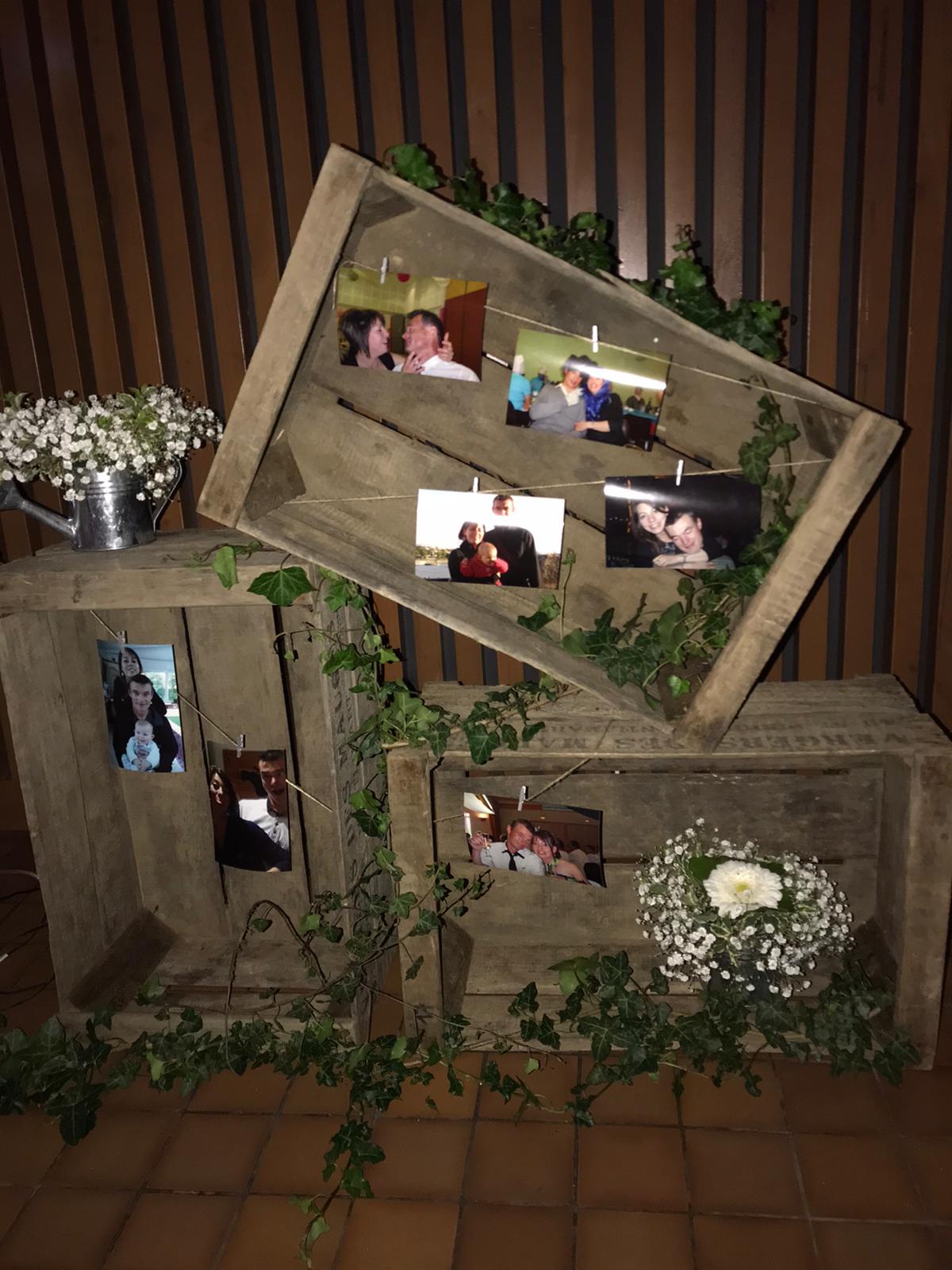 Mariage Salle L'Arc en Ciel caisse à pommes photos lière fleurs blanc