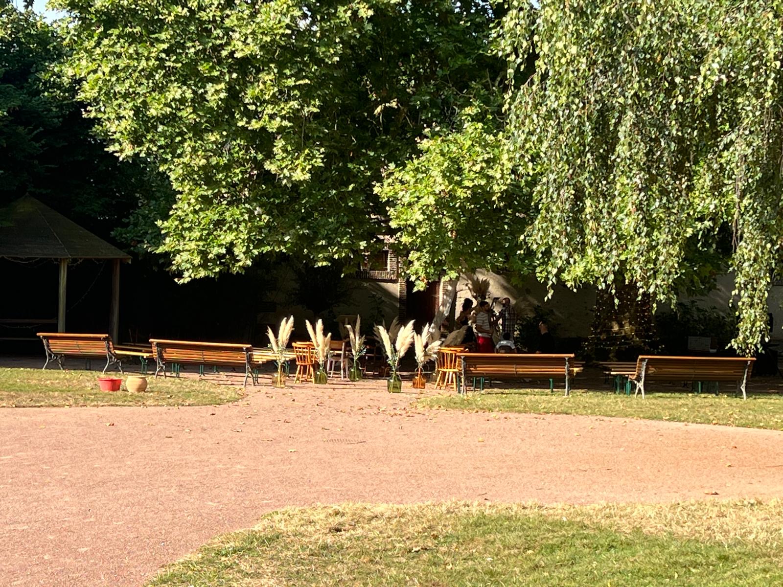 Mariage Parc de Tirpoil  cérémonie laique extérieure vase pampas