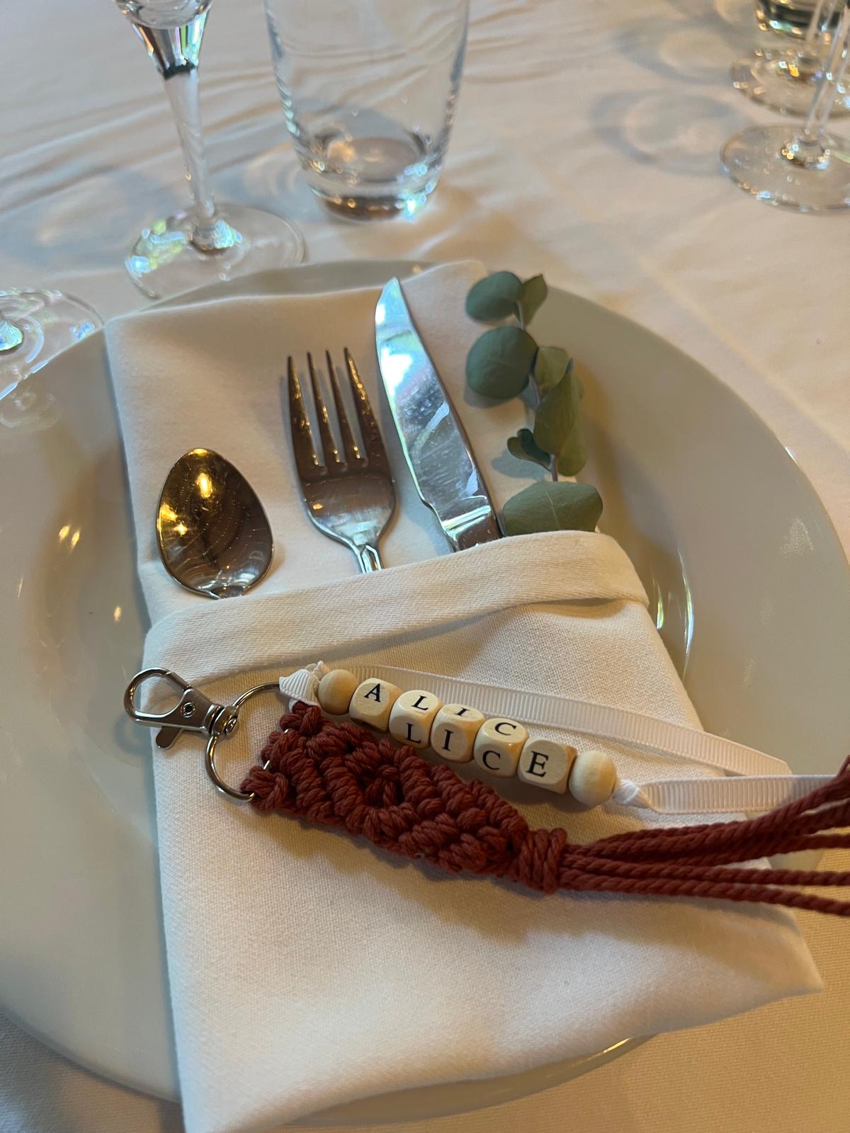 Mariage Parc de Tirpoil salle intérieure cadeaux invités porte clé personnalisé