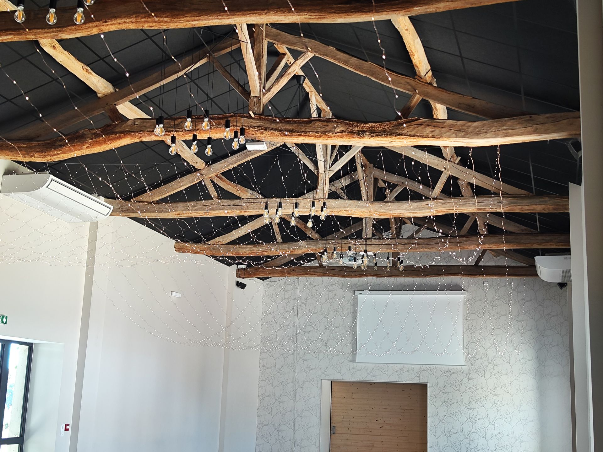 Mariage Le Clos de l'Archeneau plafond ciel étoilé lumineux et guirlande guinguette