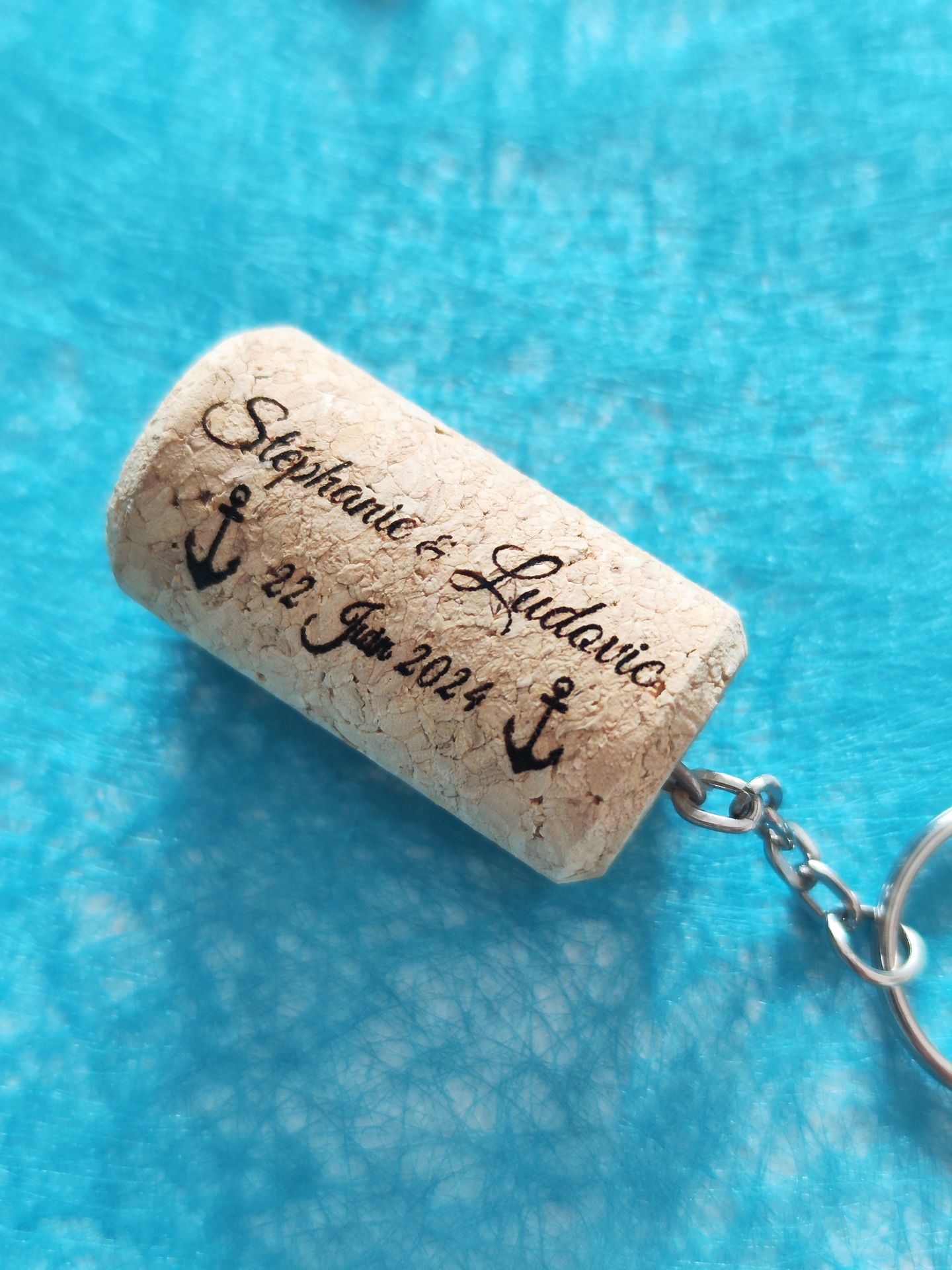 Mariage Salle du Verger cadeaux invités porte clé bouchon de vin personnalisé