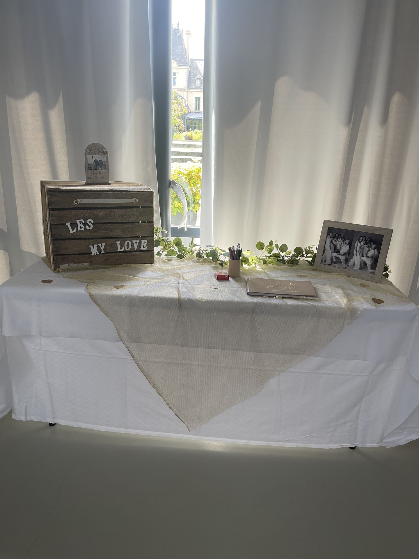 Mariage La Barbinière espace cagnotte  en bois personnalisé livre d'or en craft et lière