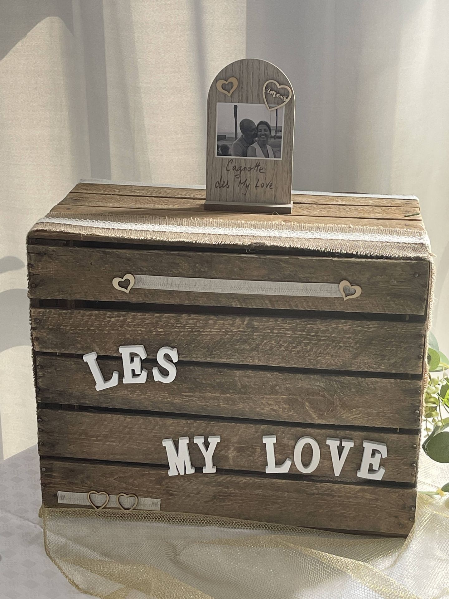 Mariage La Barbinière espace cagnotte  en bois personnalisé et lière