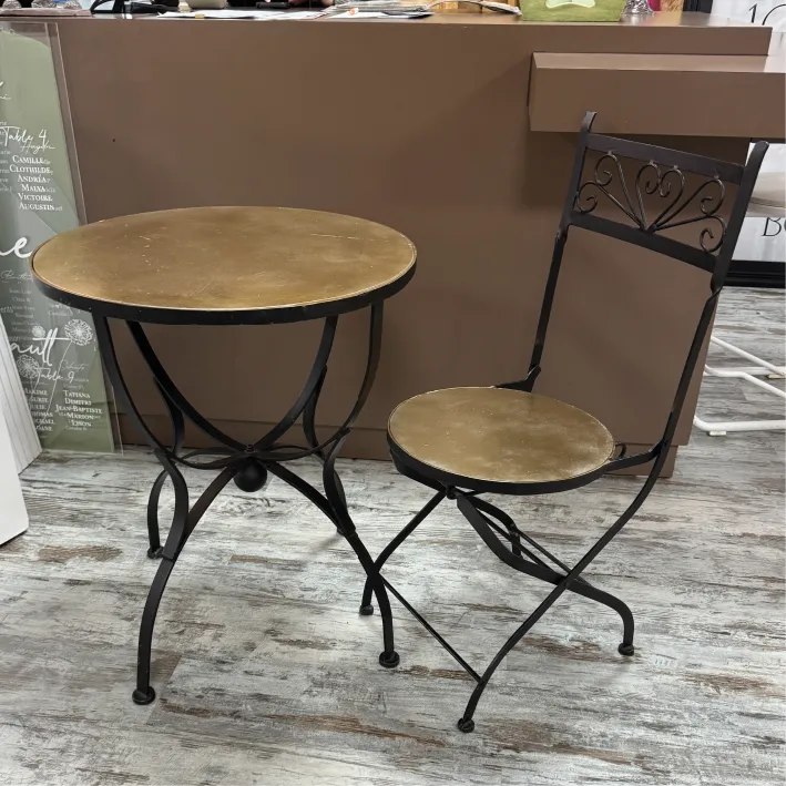 Table ronde et chaise